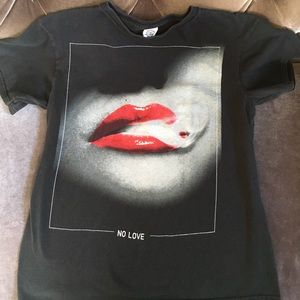 Graphic Tee-Shirt. No Love. Great Condition!